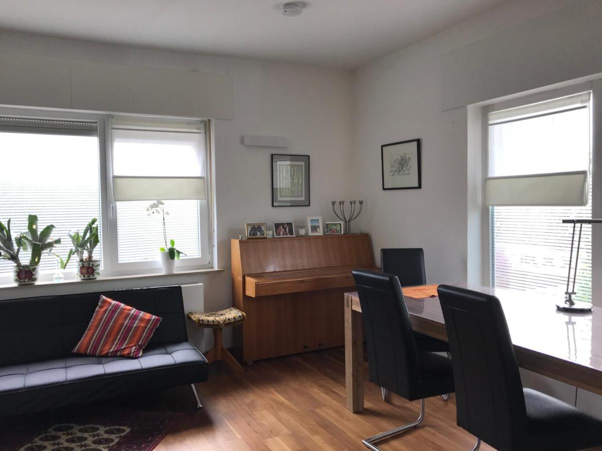 Grosses, Helles Apartement - Naehe Marburg & Giessen Homestay